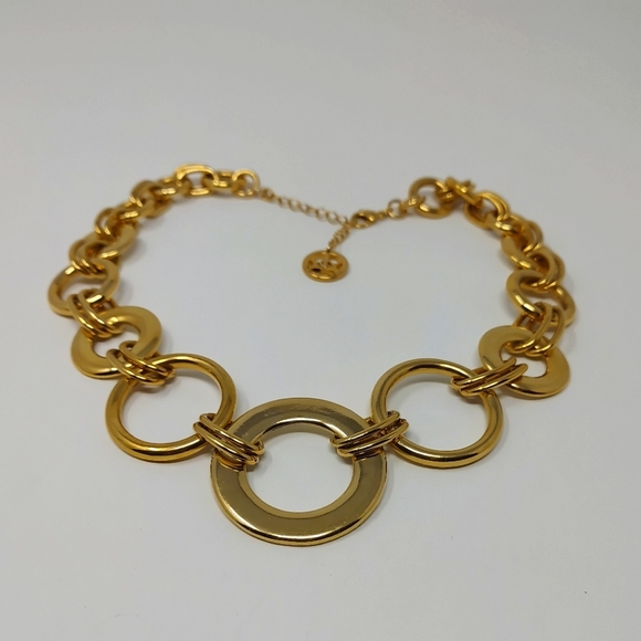 Vintage 80's Crown Trifari White Enamel and Gold Tone Necklace - Picture 10 of 12